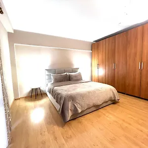 https://apartament-in-center-tirane.hotels-in-tirana.com