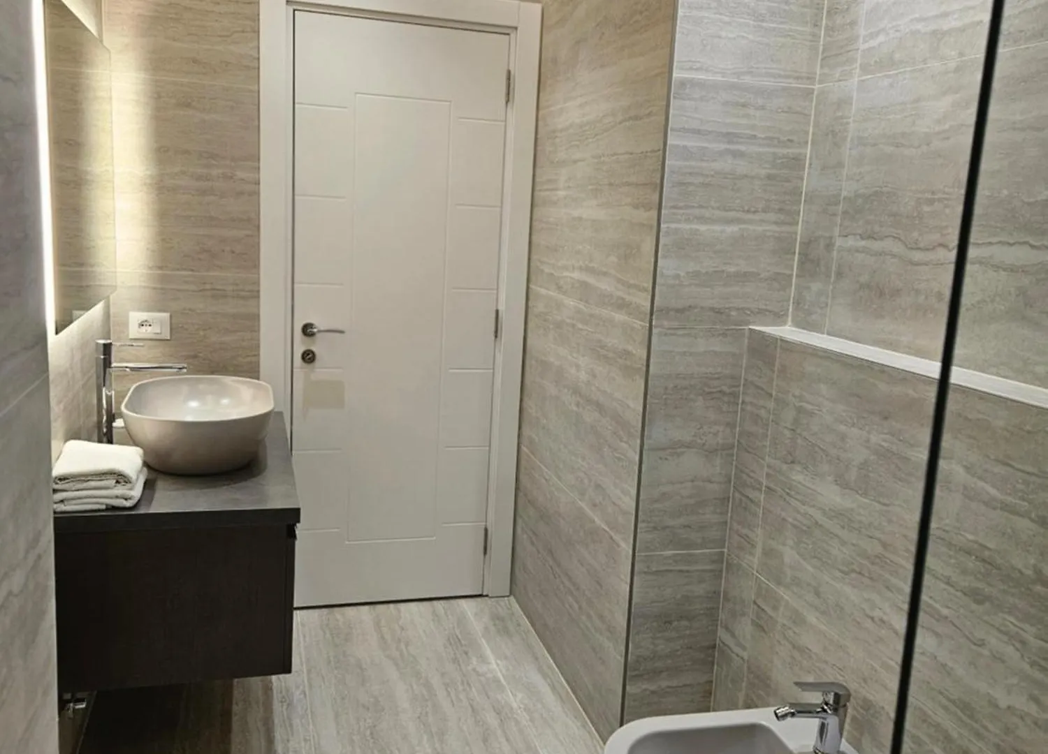 Miku Apartment-Modern 2Bedroom In Prime Location 地拉那 公寓