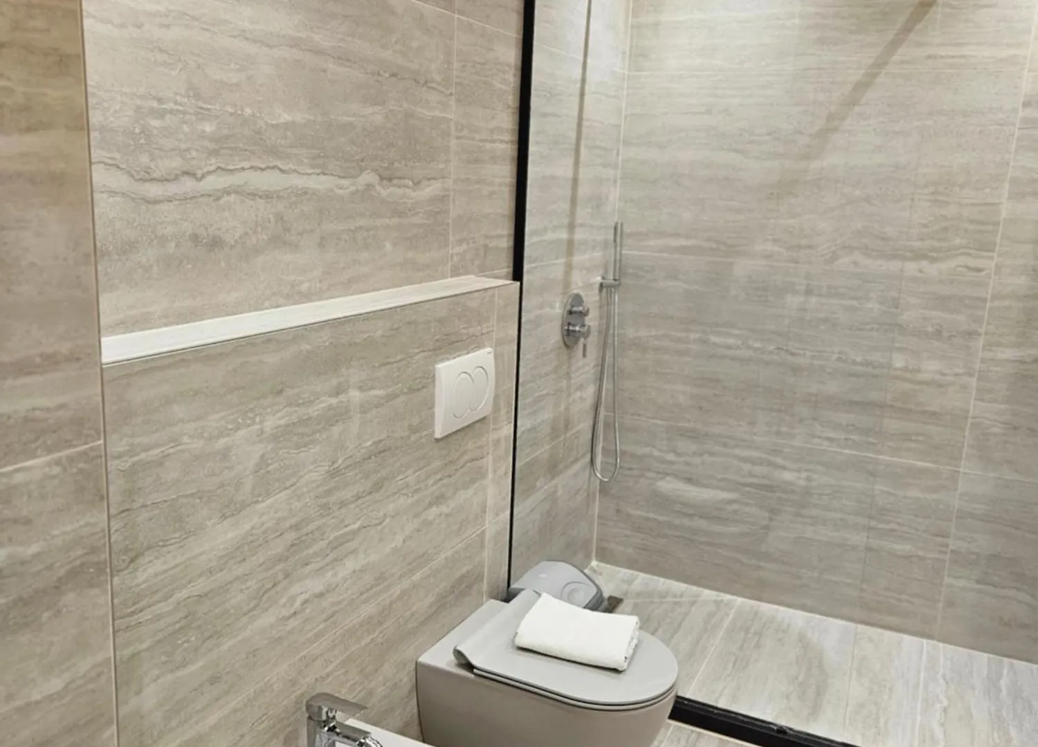 Miku Apartment-Modern 2Bedroom In Prime Location 地拉那